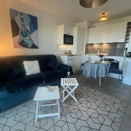 Appartement Beautiful In A With Swimming Pool Villeneuve-Loubet