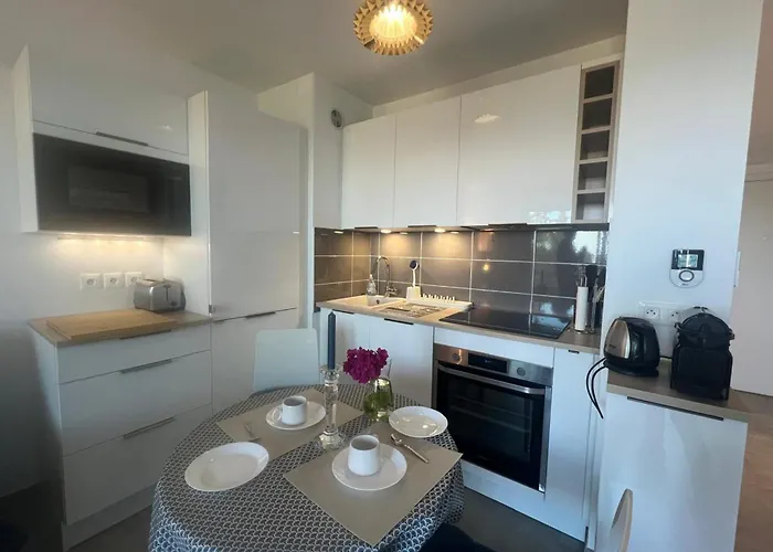 Apartament Beautiful In A With Swimming Pool Villeneuve-Loubet